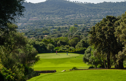 Golfen mit Blick aufs Tal - Capdepera Golf